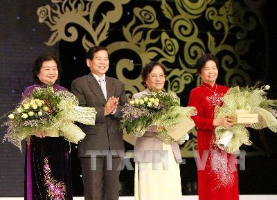 Outstanding women entrepreneurs honoured with Golden Rose Cup