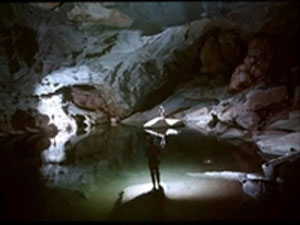 发现河江省最美的山洞