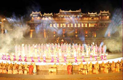 把2010年顺化艺术节活动带进顺化省各县