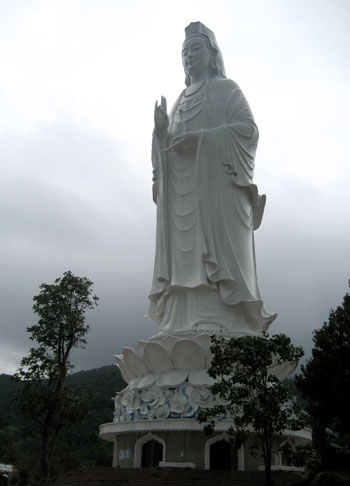 越南最高观音菩萨像准备落成