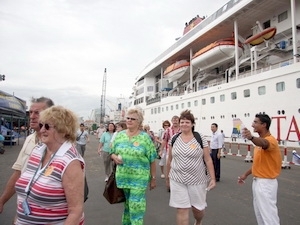 3,250 cruise tourists visit Ho Chi Minh City