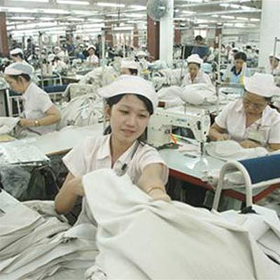 Không chỉ quan tâm đến phụ nữ trong lao động