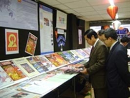 French readers flock to Vietnam Newspaper Festival