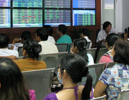 Thị trường chứng khoán đảo chiều tăng điểm