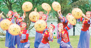 Văn học nghệ thuật các dân tộc thiểu số Ðến tận cùng bản sắc, sẽ gặp nhân loại