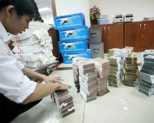Lãi suất cao, doanh nghiệp và ngân hàng cùng gặp khó