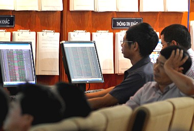 Thị trường chứng khoán tiếp tục đi lên