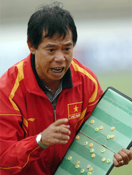 Local coach takes on women’s No 1 squad