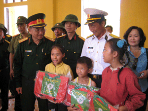 Kết thúc chuyến thăm và làm việc của Đoàn Tổng cục Chính trị ở quần đảo Trường Sa