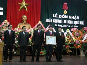 Ban Quản lý Dự án các Công trình Điện miền Trung đón nhận Huân Chương lao động Hạng nhất