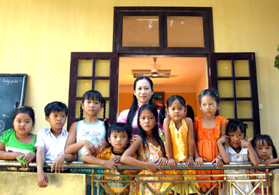 Một mình gieo chữ giữa khơi xa