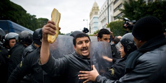 Tunisie le gouvernement reporte sa première réunion