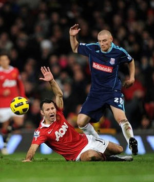 英超综合消息：曼联力压斯托克城　续保英超不败金身