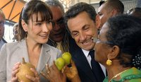 Popularité Sarkozy perd un point