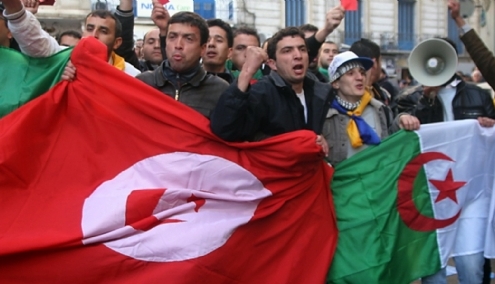 Violents affrontements à Alger en marge d une manifestation pour la démocratie
