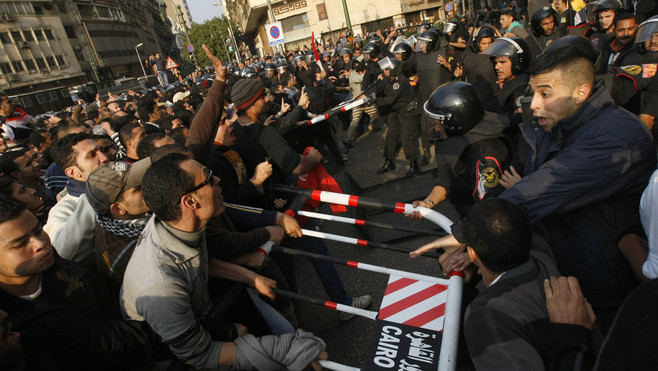 Des milliers d Egyptiens continuent de braver le régime