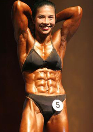 My Linh touches gold at world bodybuilding champ