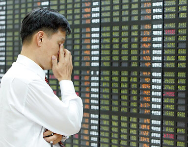 Thiếu lực đỡ từ blue-chips, VN-Index chuyển màu