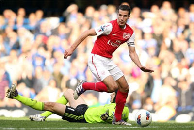 英超综合消息：阿森纳5-3逆转蓝军　曼城、曼联双得胜