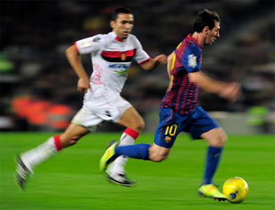 西甲综合：“小跳蚤”梅西“帽子戏法”破“危机”传言