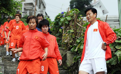 2011年AFF杯女子足球锦标赛：越南队以9 1大胜新加坡队