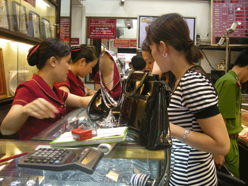 Giá vàng đầu tuần giảm giá nhẹ