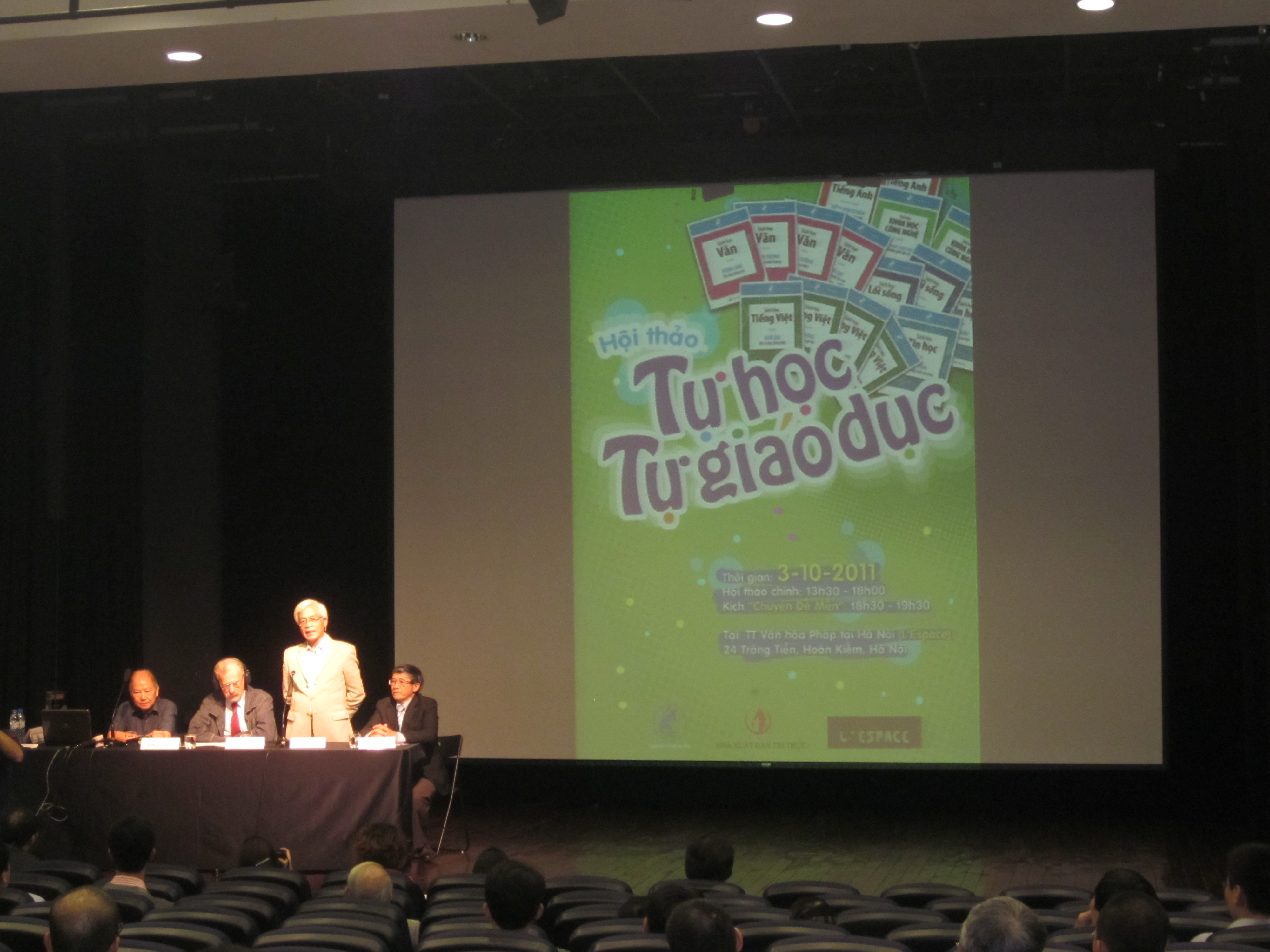 Conference titled “Self-Study – Self-Educated” opens in Hanoi
