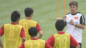 Football players gather for friendly match against Japan
