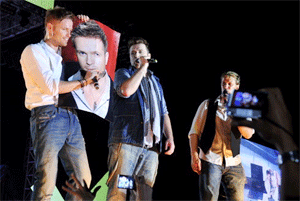 Vietnamese fans sing with Westlife