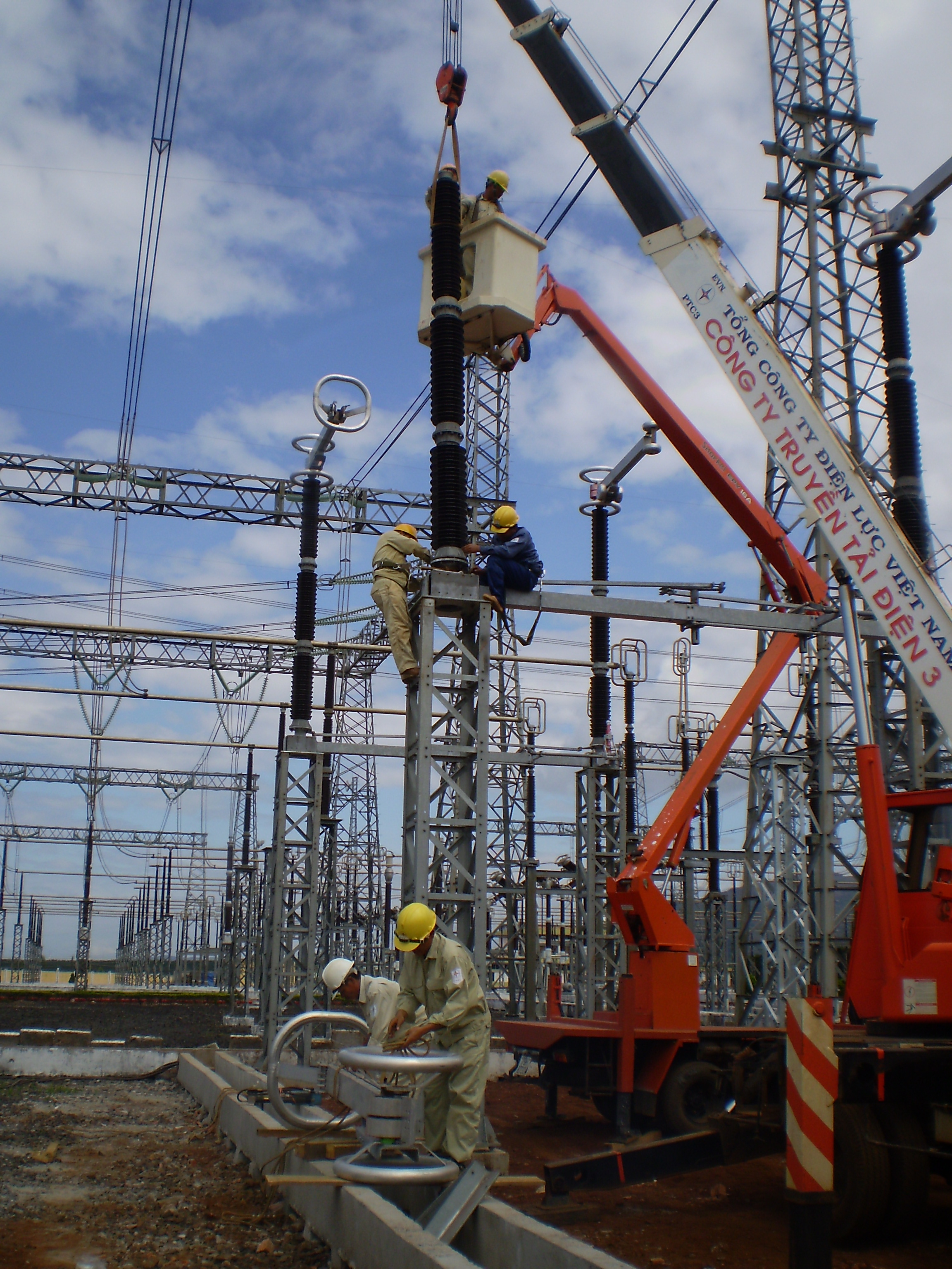 Đảng bộ Tổng công ty Truyền tải điện Quốc gia Đẩy mạnh phát triển lưới điện, xây dựng tổ chức đảng trong sạch, vững mạnh