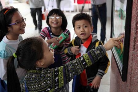 Triển lãm tranh, ảnh của thiếu nhi về an toàn giao thông