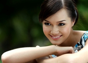 Thuy Vy Victoria competes in Miss World 2011