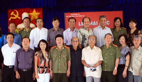 Bế mạc trại sáng tác văn học “Vì an ninh Tổ quốc và bình yên cuộc sống”