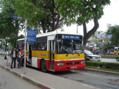 Bộ trưởng Bộ Giao thông vận tải yêu cầu cán bộ, nhân viên gương mẫu sử dụng xe buýt
