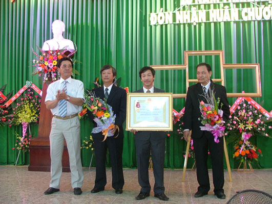 Cảng Cam Ranh Kỷ niệm 20 năm thành lập và đón nhận Huân chương Lao động hạng Nhì