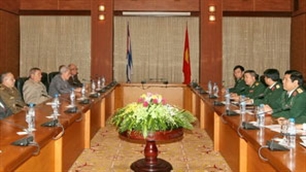 国防部部长冯光青接见古巴老战士代表团