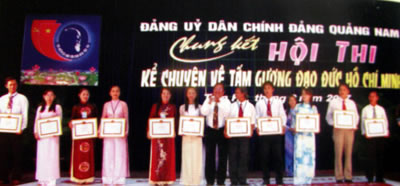 Học tập và làm theo tấm gương đạo đức Hồ Chí Minh là nhiệm vụ thường xuyên