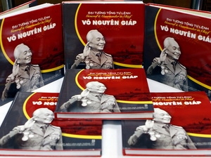Photo book salutes General Giap