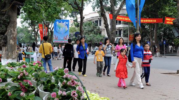 Hanoi to pilot walking streets from early 2012