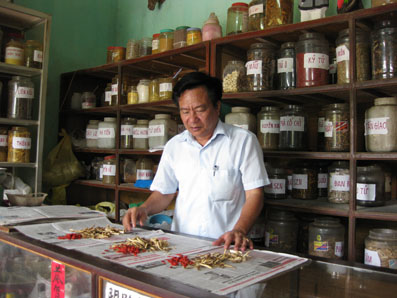 Học tập và làm theo tấm gương đạo đức Hồ Chí Minh Làm theo Bác từ những việc làm bình dị