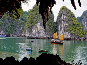Vịnh Hạ Long là Kỳ quan thiên nhiên thế giới mới
