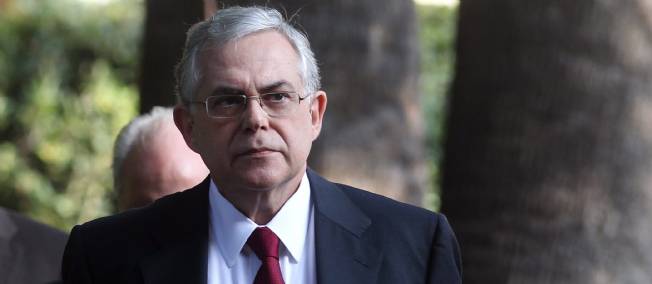 La Grèce se trouve à un carrefour crucial , selon Papademos