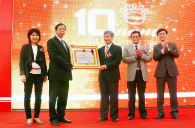Công ty Kinh Đô miền Bắc Kỷ niệm 10 năm thành lập và đón nhận Huân chương Lao động hạng Ba