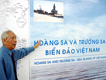 Khen thưởng nhà nghiên cứu biển đảo Nguyễn Đình Đầu