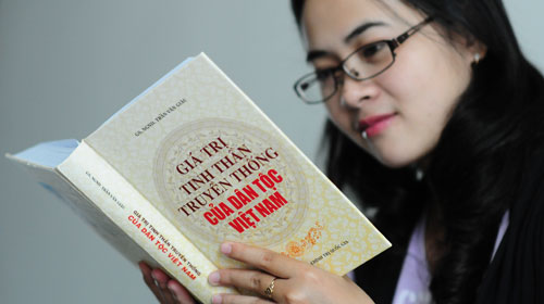 Book issued on the first death anniversary of Professor Tran Van Giau