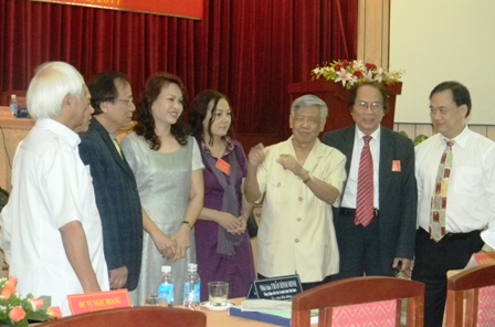 Mối quan hệ giữa tăng trưởng kinh tế với phát triển văn hóa và văn học, nghệ thuật trong thời kỳ công nghiệp hóa, hiện đại hóa