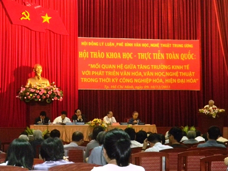 Bế mạc Hội thảo “Mối quan hệ giữa tăng trưởng kinh tế với phát triển văn hóa và văn học, nghệ thuật trong thời kỳ công nghiệp hóa, hiện đại hóa”