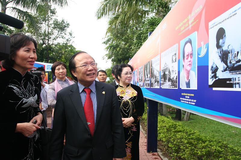 Triển lãm “Bốn thập kỷ Liên hoan Phim Việt Nam”
