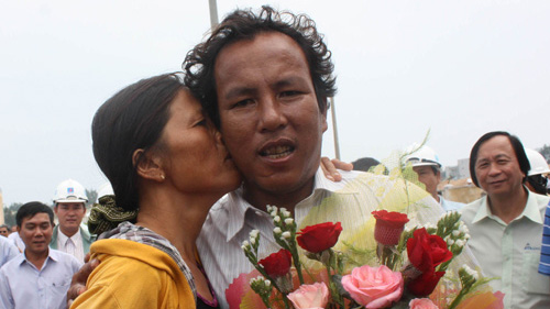 “Vinh quang Việt Nam” – vinh danh người bám biển