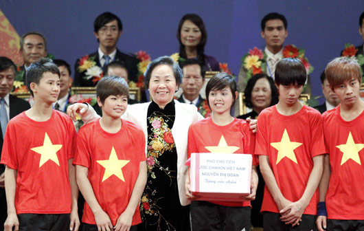 Chương trình giao lưu nghệ thuật Những tấm lòng cao cả